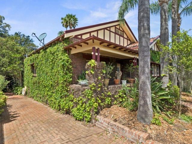 Double fronted Federation with mid century modern flair