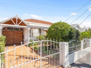 Double Fronted Period Home in a Prime Position