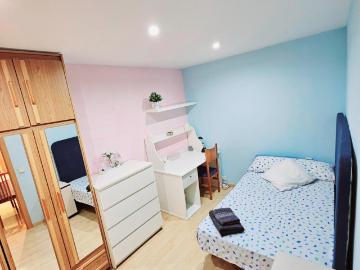 Double interior bedroom, with no window