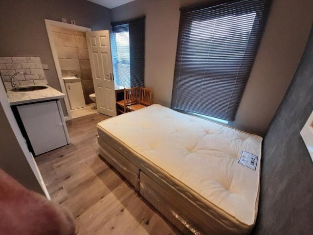 Double Studio, newly refurbished. Elizabeth Line
