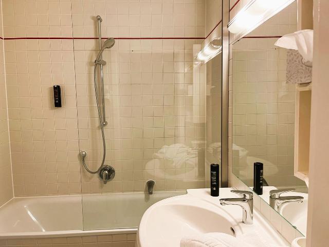 Double studio in Frankfurt's Westend near the old opera, Frankfurt Amsterdam Apartments for Rent