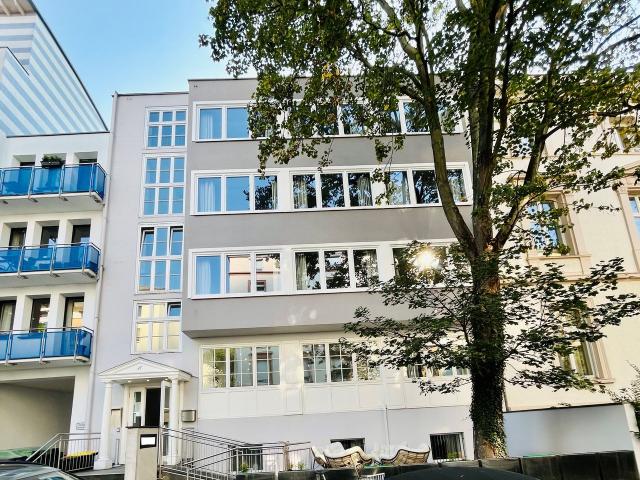 Double studio in Frankfurt's Westend near the old opera, Frankfurt Amsterdam Apartments for Rent