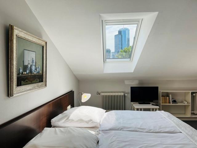 Double studio in Frankfurt's Westend near the old opera, Frankfurt Amsterdam Apartments for Rent