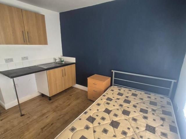 Double studio room at Armley Ridge RD