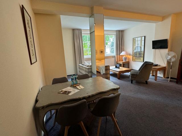 Double studio 45sqm in Frankfurt's Westend near the old opera, Frankfurt Amsterdam Apartments for Rent