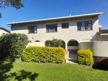 Double storey apartment to rent in Umtentweni