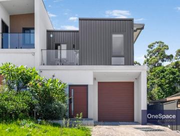 Double Storey | Double Master Bedrooms | Ducted Aircon| Retreat Room| Timber Floor | Land Size: 313.6 SQM