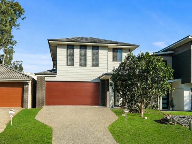 Double Storey Living with Room for Everyone in Prime Richlands Location