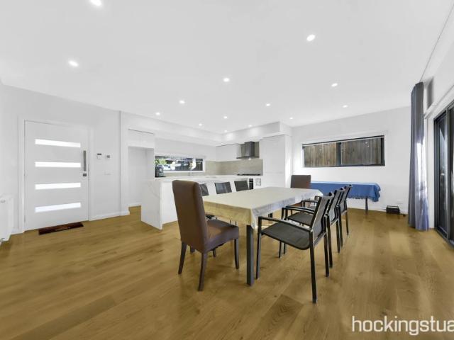 DOUBLE STOREY SPACIOUS HOUSE IN MACLEOD