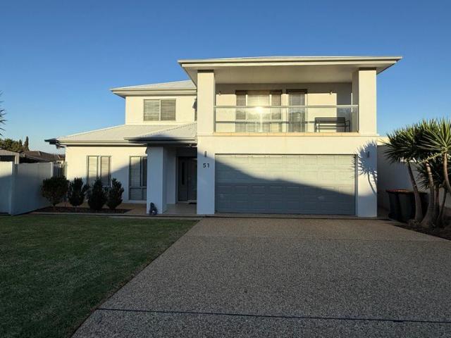 Double Story Townhouse in Collina!