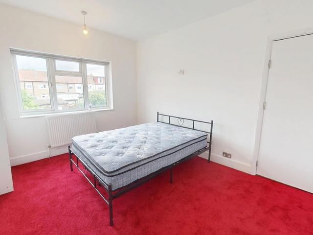 Double Room To Let In Mitcham
