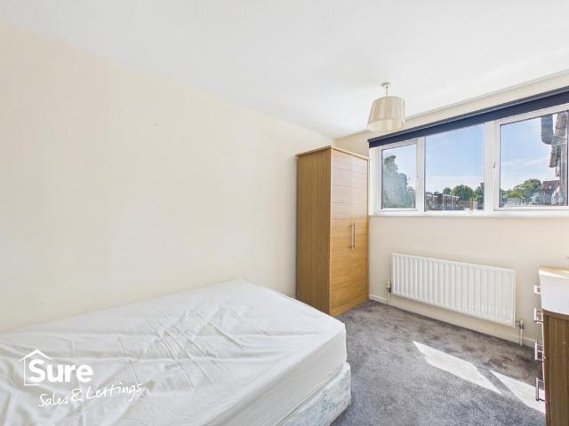 Double Room Wharfedale, Hemel. 1 bed detached house to rent £600 pcm £138 pw