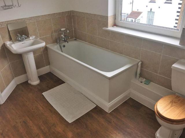 Double Room with en suite bathroom. 1 bed in a house share to rent £1,300 pcm £300 pw