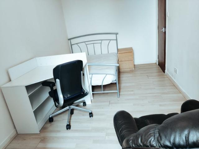 Double room available next to aberdeen University