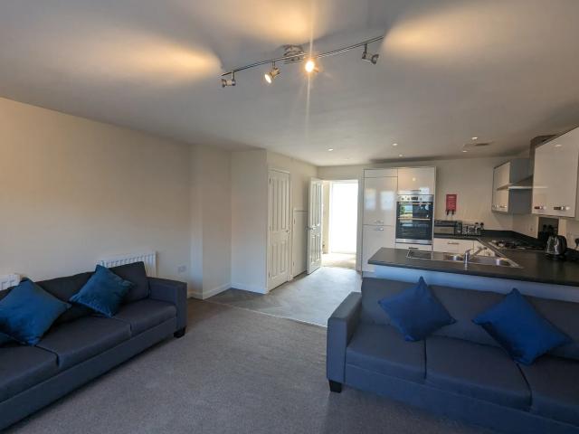 DOUBLE ROOM FULLY FURNISHED