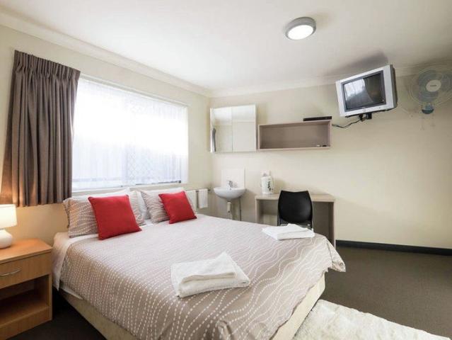 Double Room I Rent Includes Electricity, Wi Fi and Water Bus stop at Front Door
