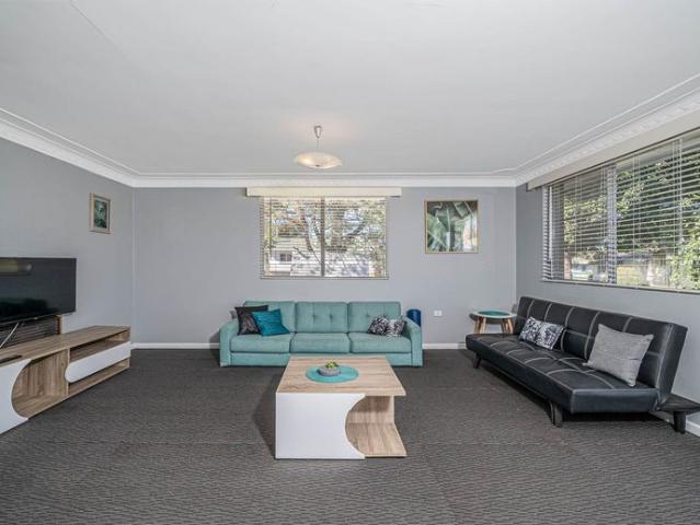 DOUBLE ROOM Student Accommodation! Welcome to 1/7 Helen Avenue!