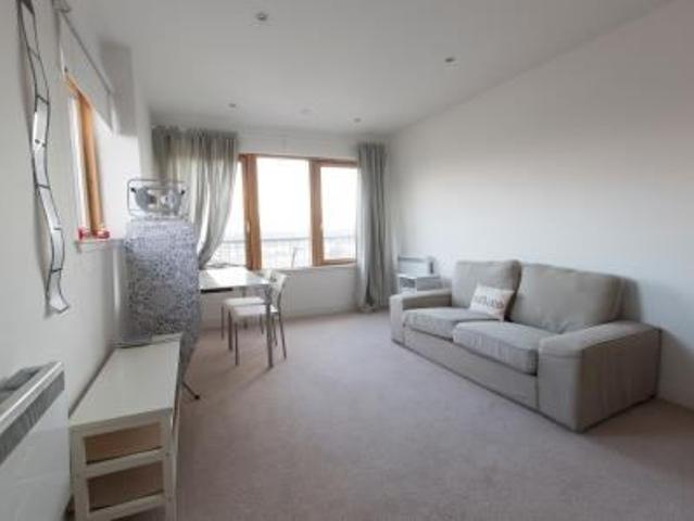Double rooms in a modern 2 bed flat for rent