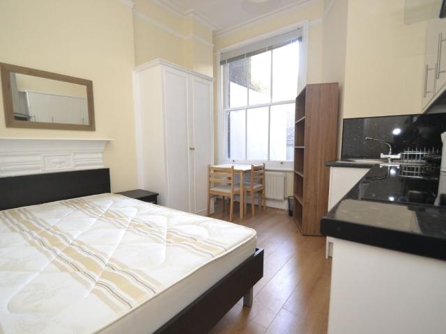 Doughty Street, Bloomsbury WC1N, Studio to rent, £1,650 pcm | PrimeLocation