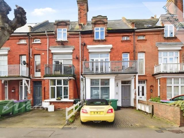 Douglas Avenue, Hythe CT21, 2 bed flat to rent, £1,200 pcm | PrimeLocation
