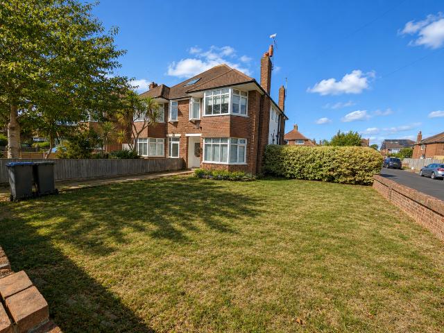 Douglas Close, Worthing BN11, 1 bed flat to rent, £1,100 pcm | PrimeLocation
