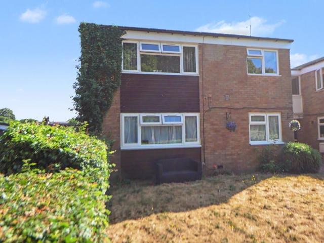 Douglas Drive, Stevenage SG1 1 bed flat to rent £1,050 pcm £242 pw