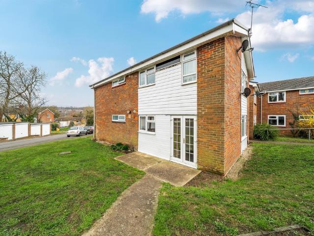 Douglas Gardens, BERKHAMSTED 2 bed apartment to rent £1,375 pcm £317 pw