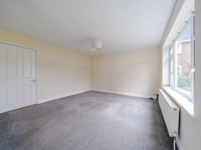 Douglas Gardens, BERKHAMSTED
