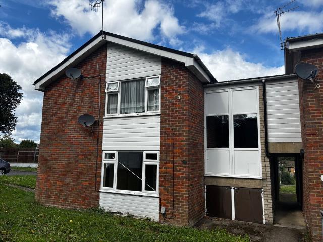 Douglas Gardens, Berkhamsted HP4, 2 bed flat to rent, £1,375 pcm | PrimeLocation