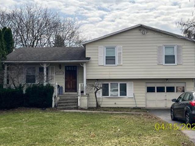 Douglas Heights Dr