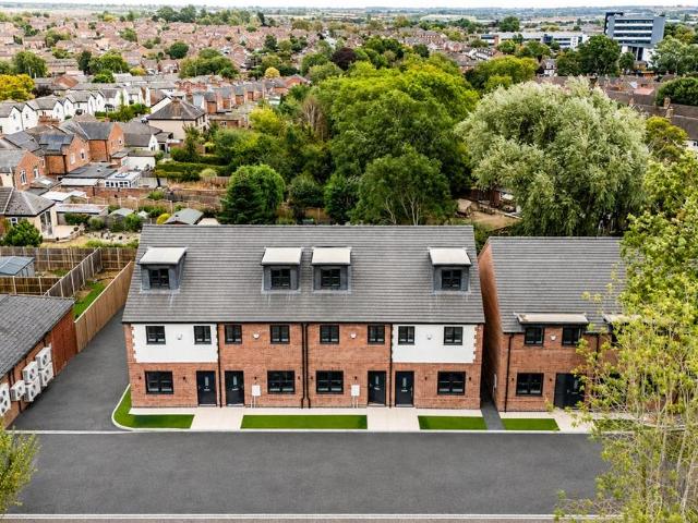 Douglas Jane Close, Melton Mowbray, LE13 3 bed terraced house to rent £1,345 pcm £310 pw