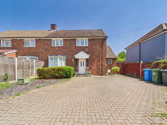 Douglas Lane, Wraysbury, Berkshire, TW19 2 bed semi detached house to rent £1,900 pcm £438 pw