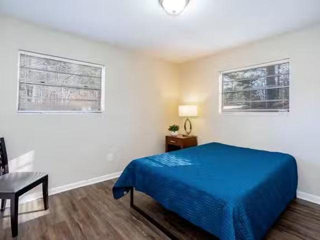 Douglasville House with Dining area. Beautiful & comfortable.