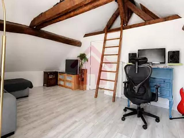 Dourdan 91410 Location appartement 2 pièces t2 au dernier étage cave