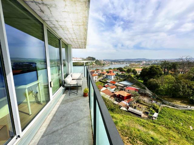 Douro view apartment with parking and pool