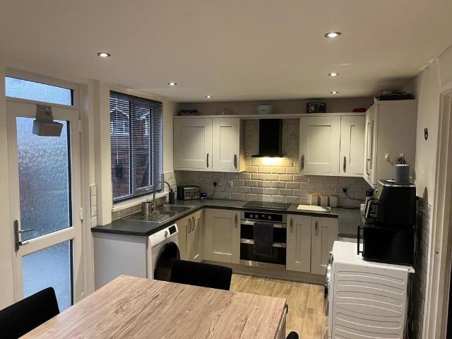Dove Close, Stafford, Staffordshire. 3 bed semi detached house to rent £1,095 pcm £253 pw