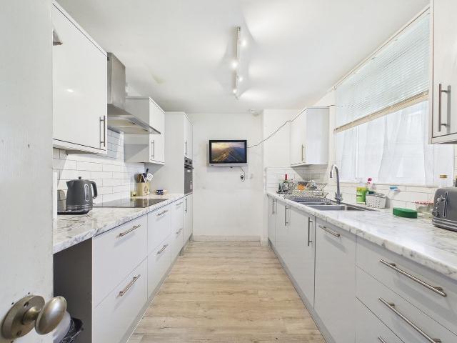 Dove Street, Bristol BS2, 3 bed flat to rent, £1,790 pcm | PrimeLocation
