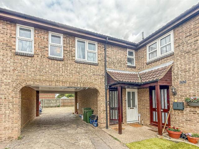 Dovecote, Shoeburyness, Southend On Sea SS3, 1 bed flat to rent, £1,000 pcm | PrimeLocation