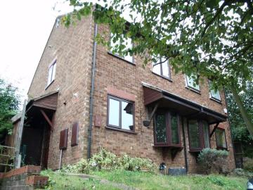 Dovedale Close, Harefield UB9 3 bed semi detached house to rent £2,450 pcm £565 pw