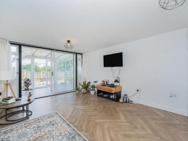 Dovedale Close, Harefield, Uxbridge, UB9 1 bed flat to rent £1,350 pcm £312 pw