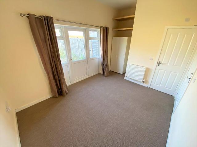 Dover Terrace, Haven Village, Boston. 1 bed in a house share to rent £550 pcm £127 pw