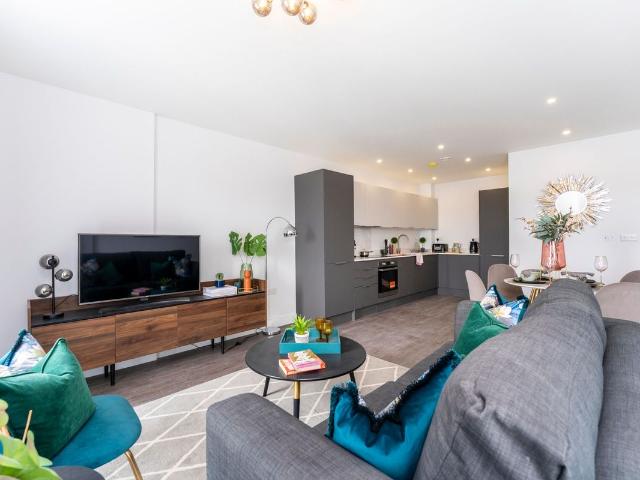 Dover Court, Dominion Road UB2, 2 bed flat to rent, £2,150 pcm | PrimeLocation