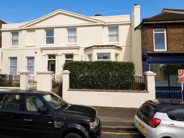 Dover Road DA11, 2 bed flat to rent, £1,400 pcm | PrimeLocation