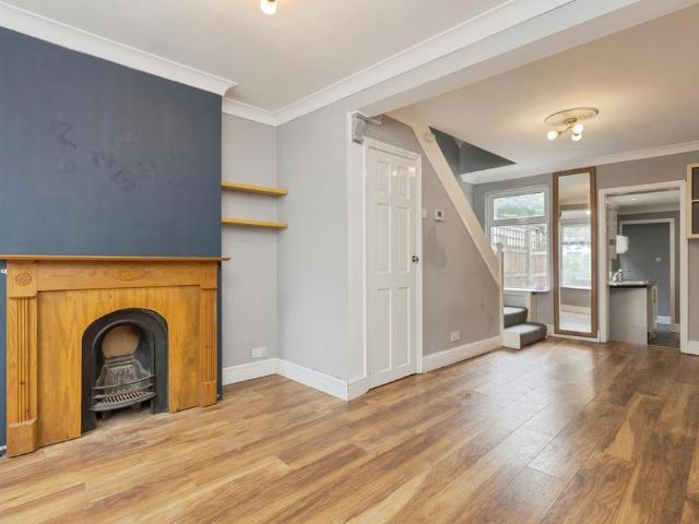 Dover Road East, Gravesend, DA11 3 bed terraced house to rent £1,600 pcm £369 pw