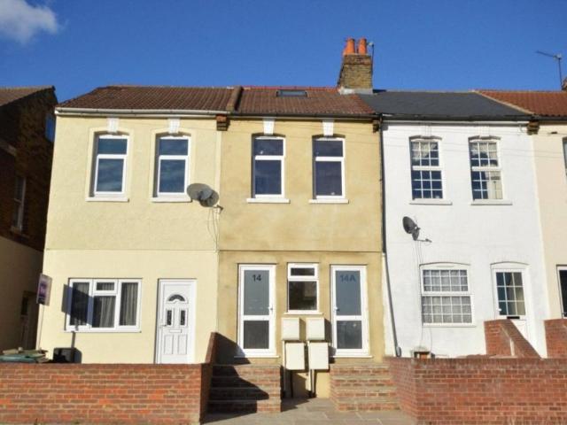 Dover Road East, Kent DA11 1 bed maisonette to rent £1,050 pcm £242 pw