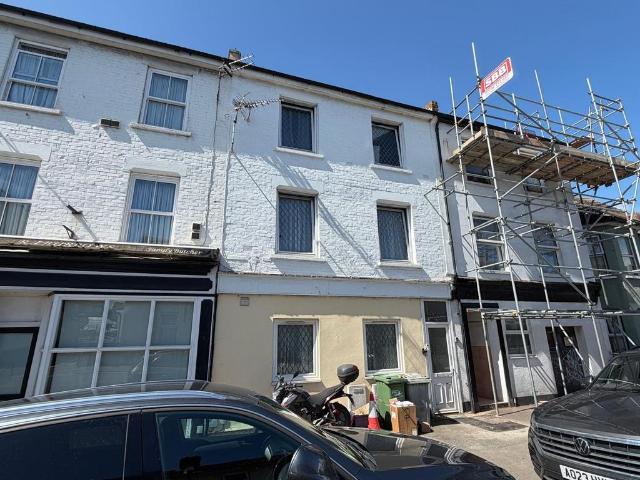 Dover Road, Kent CT20 1 bed apartment to rent £800 pcm £185 pw