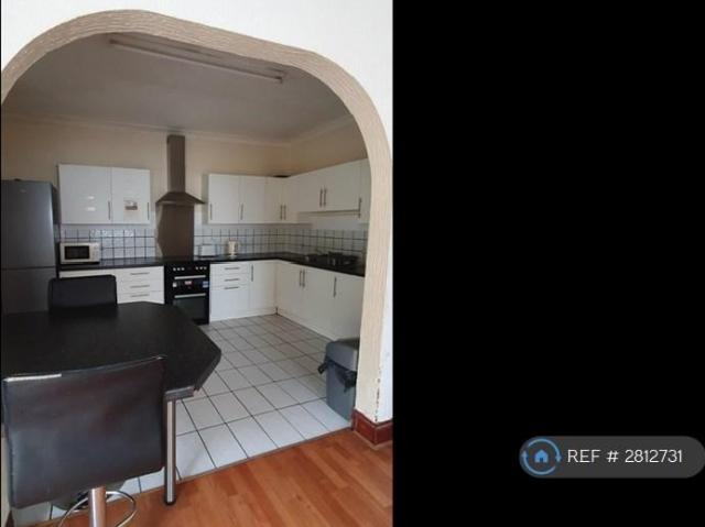 Dover Road, Portsmouth, PO3 3 bed semi detached house to rent £1,550 pcm £358 pw