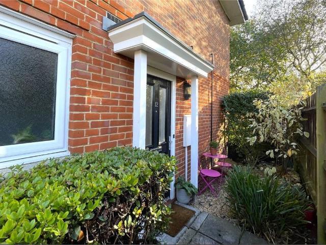Doveton House, Beaumaris Parade, Balmoral Drive GU16, 1 bed flat to rent, £1,400 pcm | PrimeLocation