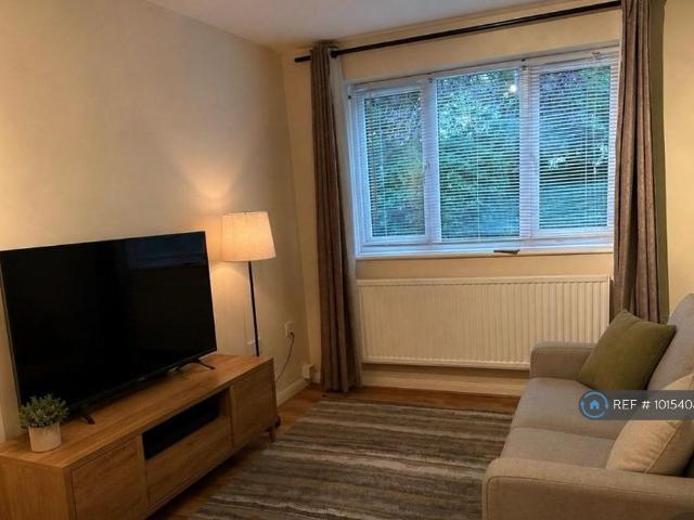 Dovetrees, Carterton, OX18 1 bed flat to rent £1,050 pcm £242 pw