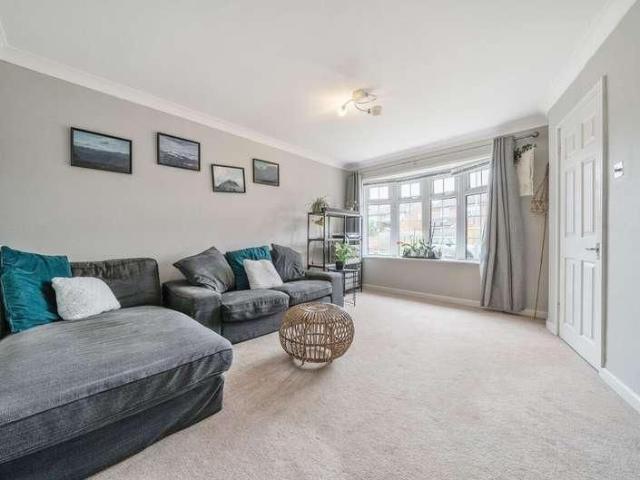 Dowding Close, Woodley, RG5